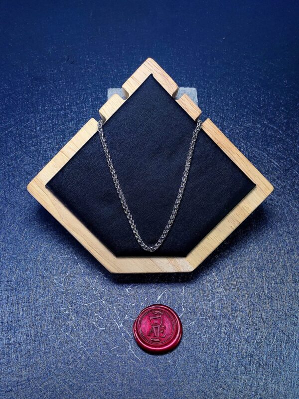 Collar Sharp Line